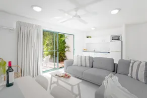 1 BDR Deluxe Apt - Chez Noosa Holiday Apartments - Image 2