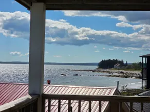 Pent House at Hunts Point Beach Cottages - Image 2