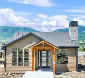 Mountain Retreat Cabin w/ Hot Tub & Stunning Views - Image 5