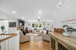 Recently renovated 3-bedroom - Image 5