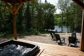 Spa and Lakefront - Oasis des chutes - Image 2