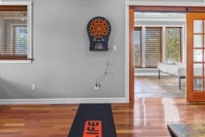 Spacious Downtown Apartment with Free Parking! - Image 5