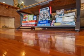 Spacious Downtown Apartment with Free Parking! - Image 2