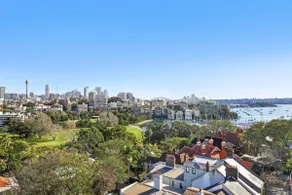 Stylish Studio with Rooftop Harbour Views - Image 2