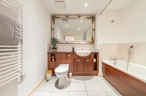 LuxuryStayLong-Sleeps6-FreeParking-FreeGym-Terrace - Image 5