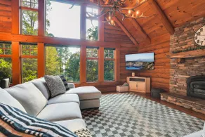 Cozy Secluded Retreat-Hot Tub, Game Room, Fire Pit - Image 4