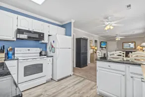 Stylish Beach Condo for 4 – Summer Times 8 - Image 2