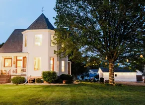 Cozy 4BR Retreat | Mins to WI Dells, Devils Lake - Image 5