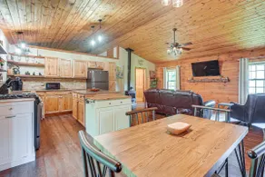 Pond & Fire Pit: Charming Log Cabin Near Blue Rock - Image 5