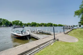 Riverfront Mchenry Home w/ Dock & Kayaks - Image 2