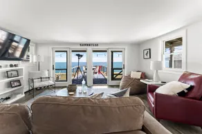 Scituate Oceanfront | Hot Tub & Steps to Beach - Image 4