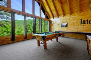 Luxury Lodge and Resort- Hot Tub, Fire Pit, Game Room, Pets - Image 3