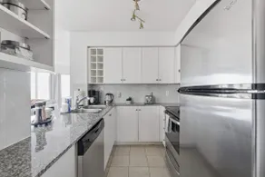 Stylish 2BR Downtown Escape | Prime Victoria Spot - Image 4