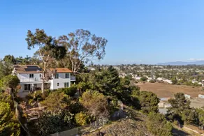 Coastal Escape | BBQ, Fire Pit & Beach Access - Image 4