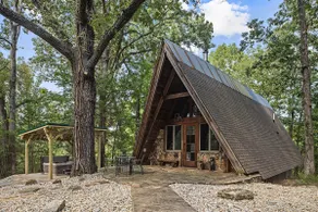 Secluded Luxury Cabin with Hot Tub & Cozy Firepit Stay in Murray, Kentucky - Image 2