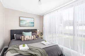 No Vew Coastal Accommodation - Close to beach Big groups Ducted heating & cooling - Image 5