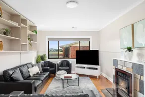 No Vew Coastal Accommodation - Close to beach Big groups Ducted heating & cooling - Image 2