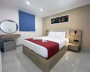 Stunning 1 bedroom bungalow with pool and mountain - Image 5