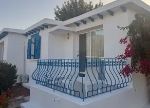 Stunning 1 bedroom bungalow with pool and mountain - Image 2