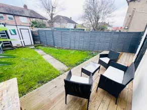 ArtLounge-2 bed garden Free parking - Image 3