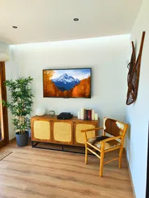 Gavin's Balcony - Image 4