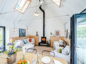 Cottage with garden | River view - Image 4