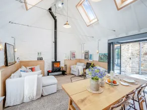 Cottage with garden | River view - Image 2