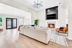 Newly Renovated, Spacious & Modern | THE - Image 5