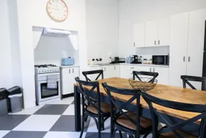 Best St Retreat Entire Central Wagga Home - Image 4