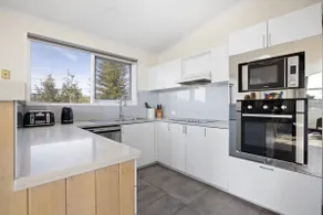 The Foreshore - 50m to Frankston Beach - Image 4
