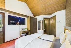 Central Saas-Fee Double Room w/ Mountain Views - Image 4