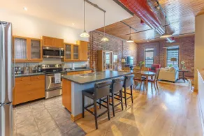 La Crosse Center View: Stunning 2BR Apartment - Image 2