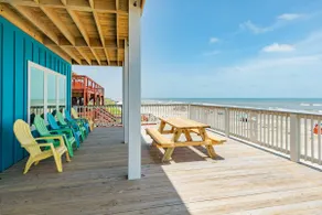 The Sandcastle Beachfront House Sleeps 17 - Image 3