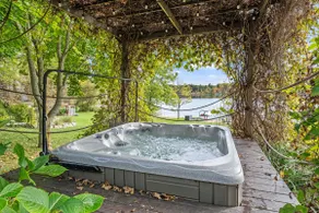 Tranquil Waters: Sauna, Hot Tub, Private Beach - Image 3