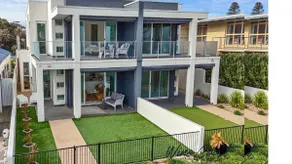 Splendour By The Sea By Wine Coast Holidays - Image 2