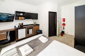 Premium Studio Apartment near Green Park by HostMT - Image 2