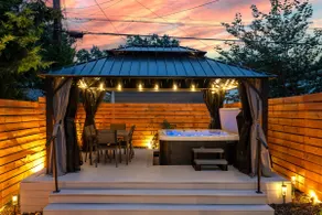 Hot Tub & Gym in the Heart of KC - Image 4
