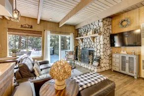 2 Mi to Lake Arrowhead: Pet-Friendly Cabin - Image 2