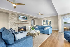 Panoramic Paradise - Lakefront Home for 15 - Image 3