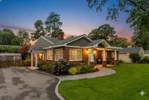 Gracious-Lee at Willow Lawn | 3BR Prime Location - Image 5