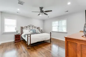 Gracious-Lee at Willow Lawn | 3BR Prime Location - Image 4