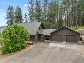 A-Frame Cedar Retreat w/ Hot Tub, Secret Game Room - Image 4