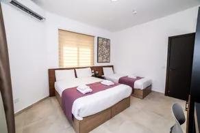 Bright Triple Studio Apartment with Balcony by Hos - Image 3