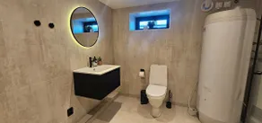 Modern 2-room apartment close to the city center with parking - Image 2