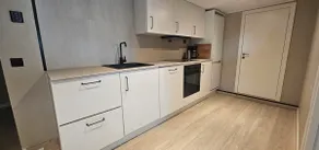 Modern 2-room apartment close to the city center with parking - Image 3