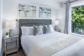 Deluxe 1BR 1BA Pool, Gym, Htub, Pkg - Image 2