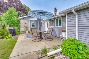 1 Block to Lake Huron: Pet-friendly Apt w/ Kayaks - Image 2