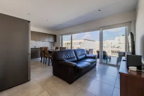 Bright and Spacious Penthouse, Large Terrace by Buena Vista - Image 4