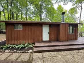 Cozy 3BR Northwoods Lakeside Cabin | Deck-Firepit - Image 5