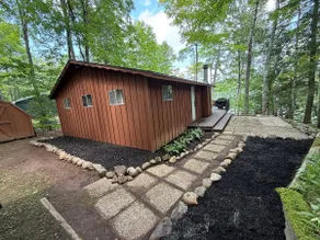 Cozy 3BR Northwoods Lakeside Cabin | Deck-Firepit - Image 4